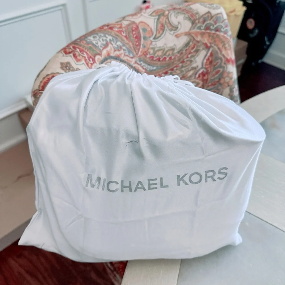 Michael Kors Brooklyn Medium Saddle Bag Leather Black/NWT - Picture 15 of 15